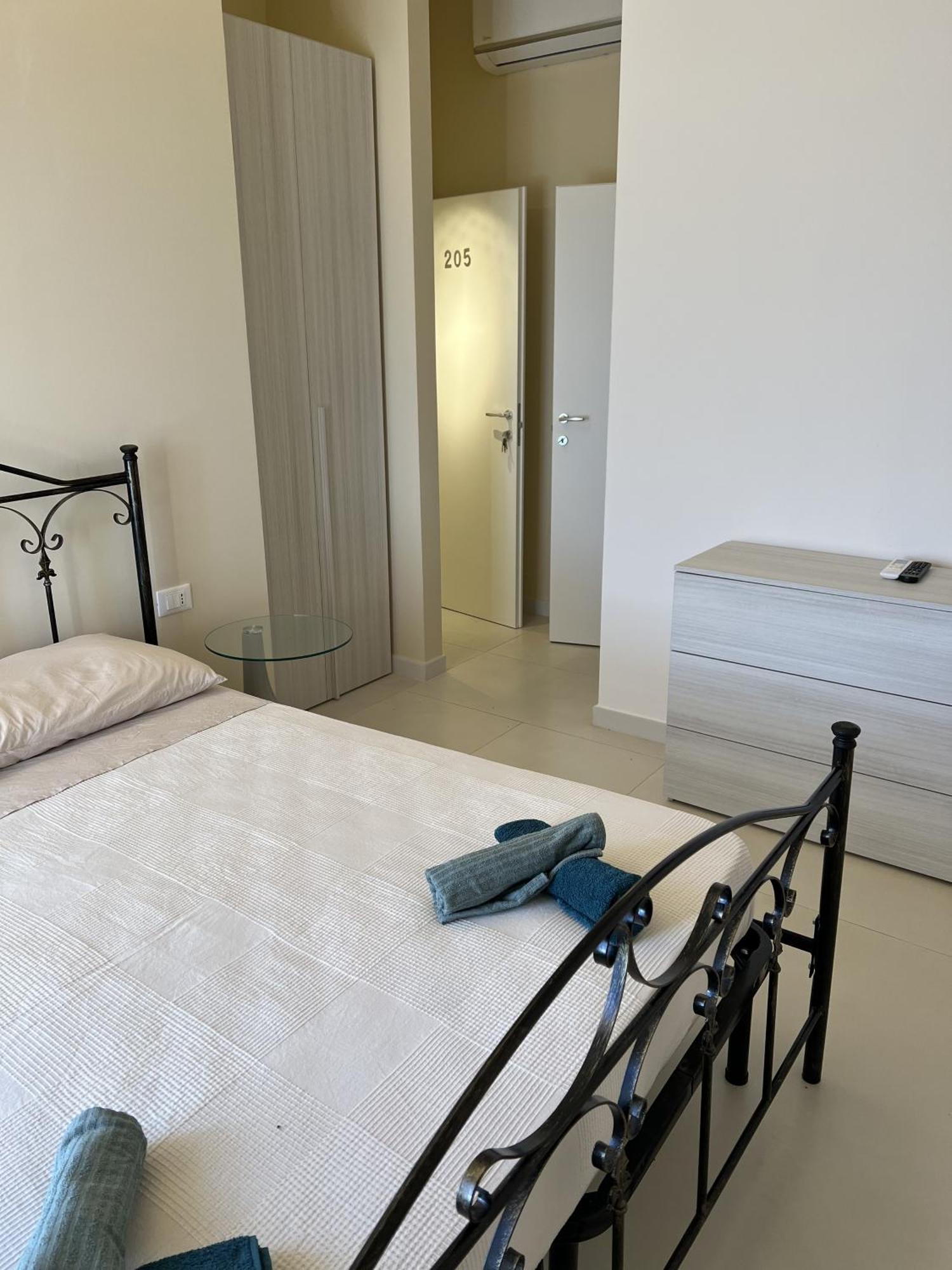 Intra Moenia Bed & Breakfast Бишелие Екстериор снимка